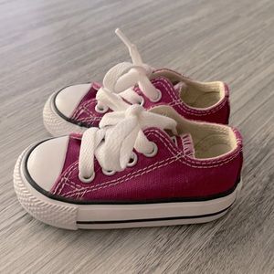 Converse toddler sz 3 NWOB!!